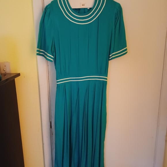 Dress - Picture 2 of 2